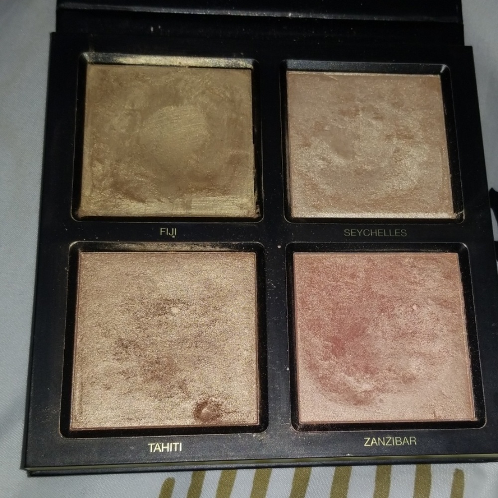 Huda beauty 3d highlight palette